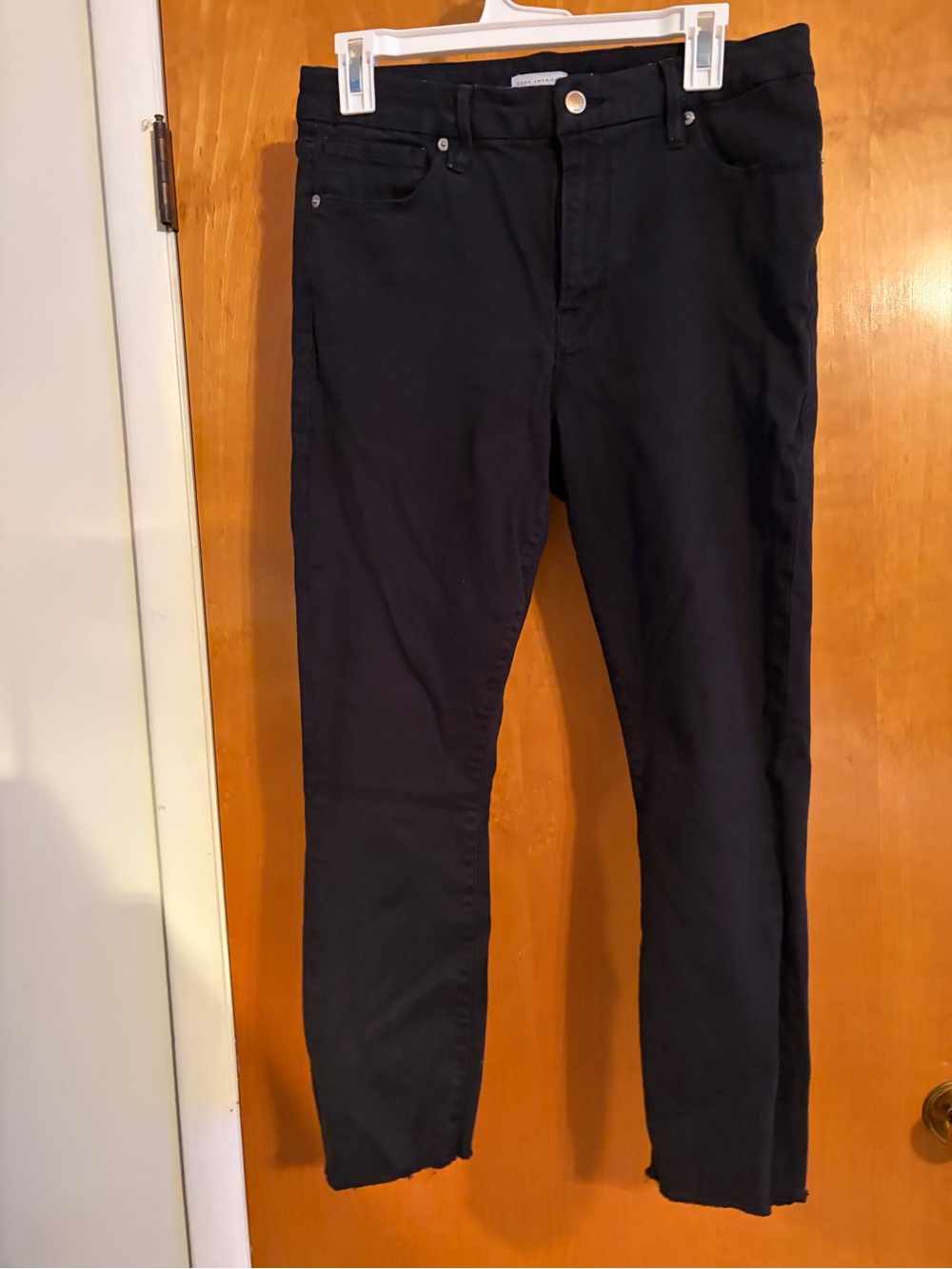 Good American Women’s black jeans sz 31w/12 skinny frayed hem - Picture 3 of 3
